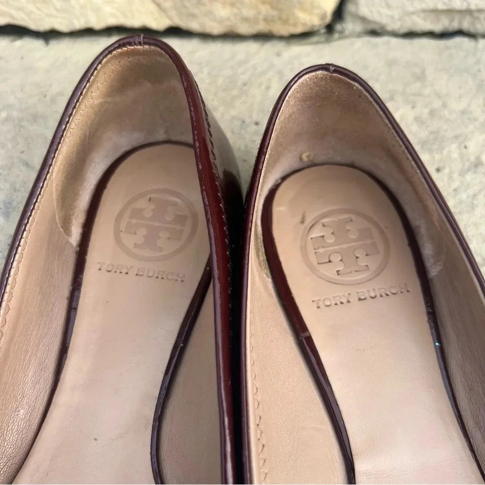 Tory Burch burgundy flats with gold logo Sz 6M - Picture 2 of 10